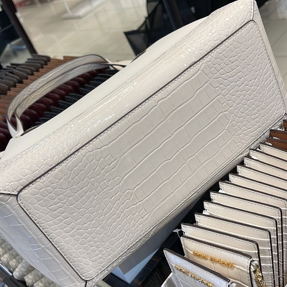 MICHAEL KORS
Reed Lg Leather Belted Satchel Shoulder Handbag 
Light Cream Crocod - Picture 7 of 16